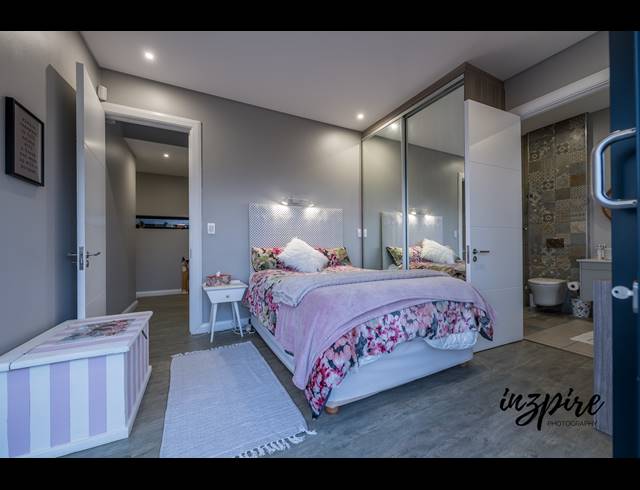 4 BEDROOM HOUSE FOR SALE IN VILLAGE ON SEA